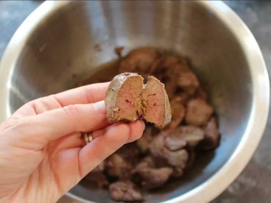 Куриная и говяжья печень для собаки: разрешается ли давать и как варить